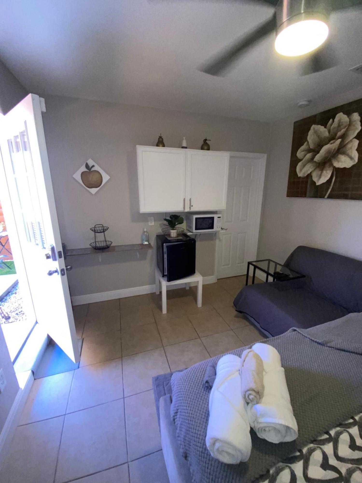Luxurious Cozy Studio. Tampa Kültér fotó